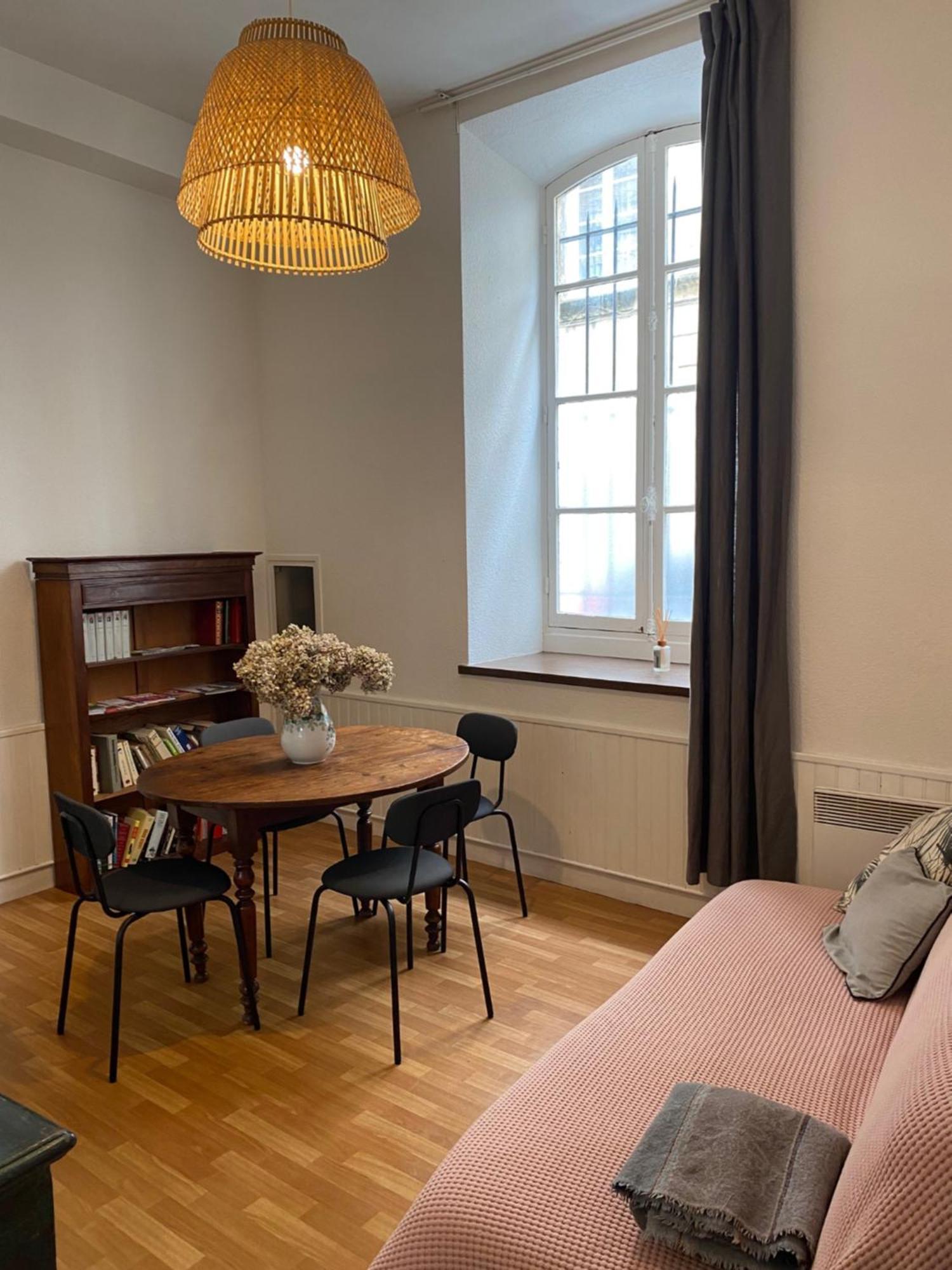Grand Studio Style Bordelais Dans Le Triangle D'Or Bordeaux Exterior photo