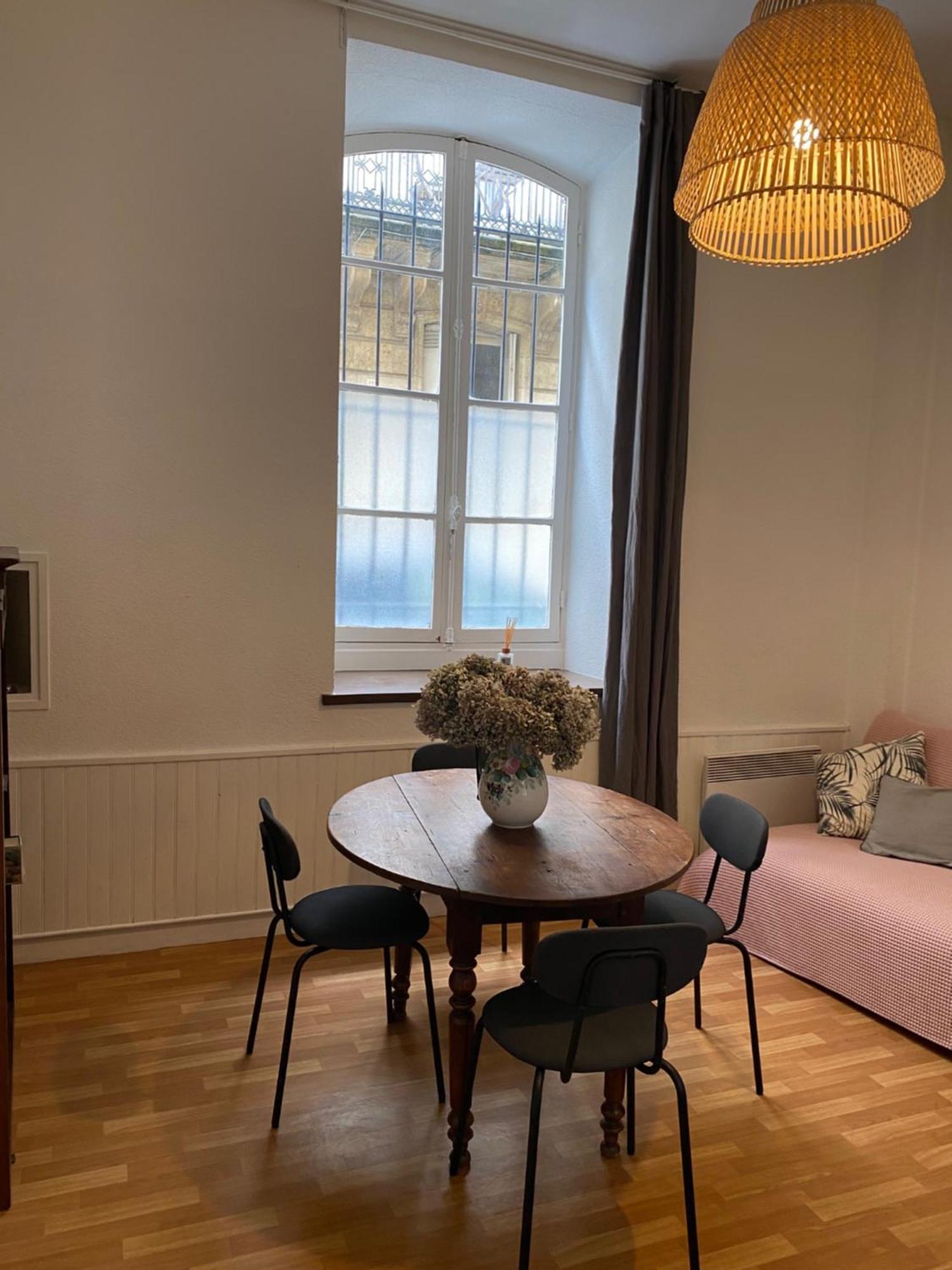 Grand Studio Style Bordelais Dans Le Triangle D'Or Bordeaux Exterior photo